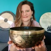 Magali Jousset praticienne en sonothérapie pour les femmes et mamans épuisées